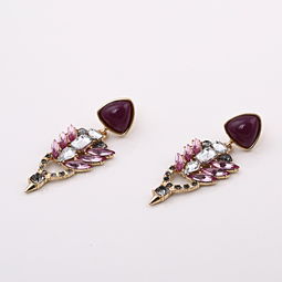 金鳳凰情飾品店 秋冬新風尚，寶石耳釘014閃耀登場